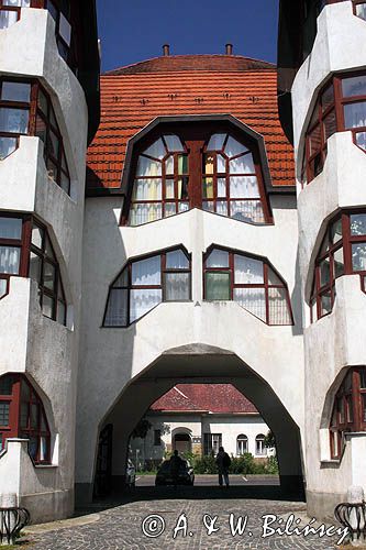 Sarospatak, budynki modernistyczne, zaprojektowane przez Imre Makovecza, Węgry