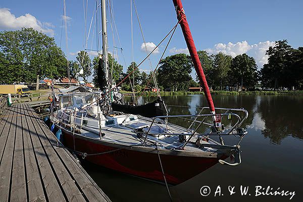 Port w Sjotorp pomiędzy śluzami 1 i 2, Kanał Gota, Gotyjski, Szwecja