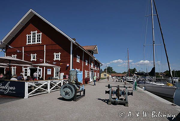 Port w Sjotorp od strony kanału Gota, Gotyjski, Cafe Baltazar, Szwecja