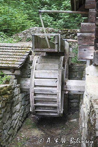 Sanok, skansen, młyn wodny, turbina