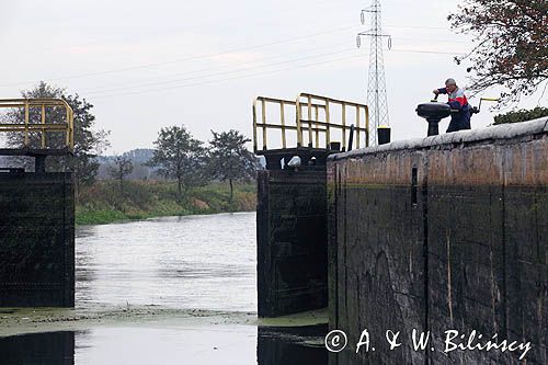 Śluza 9, Nakło Zachodnie, Noteć. Lock 9 on Notec river, international waterway E 70, Poland. fot A&W Bilińscy