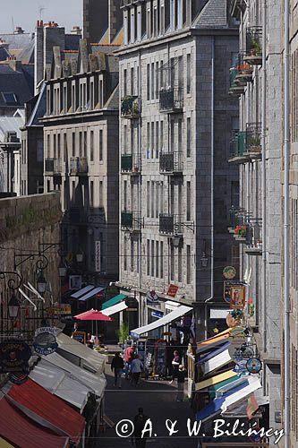 St. Malo, pod murami obronnymi, Bretania, Francja