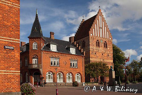 Rynek, ratusz i kościół w Stubbekobing, wyspa Falster, Dania