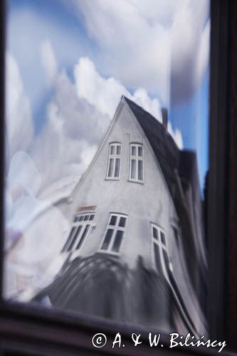 Odbicie w oknie w Stubbekobing, wyspa Falster, Dania