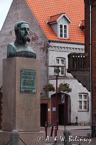 Rynek, pomnik króla Fryderyka VII w Stubbekobing, wyspa Falster, Dania