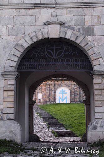 Święty Krzyż, Łysa Góra, Łysogóry, Góry Świętokrzyskie, Świętokrzyski Park Narodowy, kielecczyzna, Sanktuarum Relikwi Krzyża Świętego