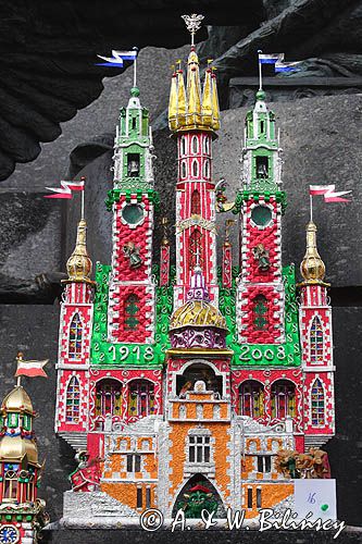 Szopki Krakowskie na Rynku pod pomnikiem Mickiewicza w pierwszy czwartek grudnia, Kraków Christmas cribs, Cracow, Poland