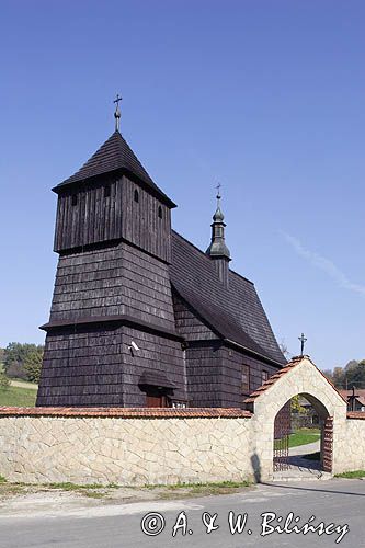 Beskid Wyspowy Szyk, drewniany kościółek pw. św. Stanisława Biskupa i św. Barbary pochodzi z I. poł. XVII w.