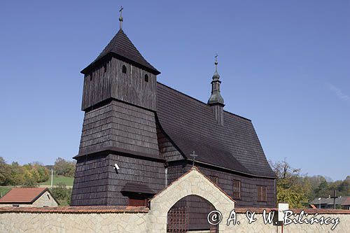 Beskid Wyspowy Szyk, drewniany kościółek pw. św. Stanisława Biskupa i św. Barbary pochodzi z I. poł. XVII w.