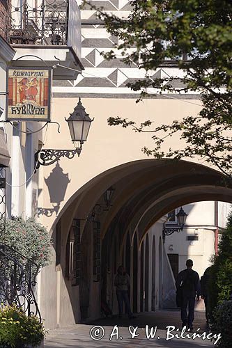 Tarnów, podcienia kamienic Rynek21 i 20 Muzeum Okręgowe