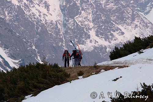 Tatry narciarze tourowi na Królowej Rówień