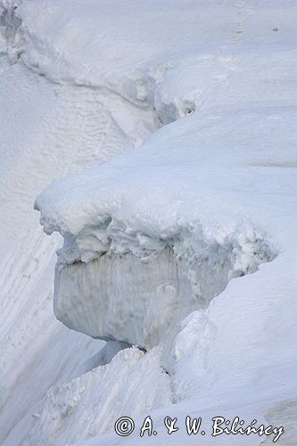 Tatry nawis śnieżny na Skrajnej Turni