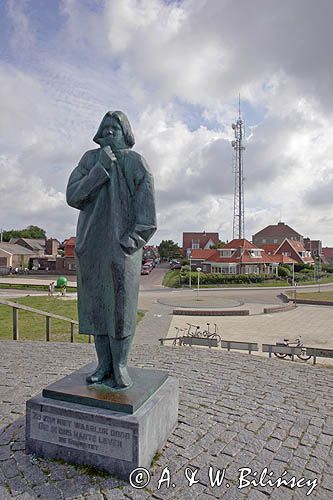pomnik kobiety czekającej na męża rybaka, wioska West Terschelling na wyspie Terschelling, Wyspy Fryzyjskie, Holandia, Waddensee, Morze Wattowe