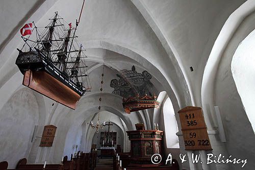 Wnętrze kościoła na wyspie Tuno, Kattegat, Dania