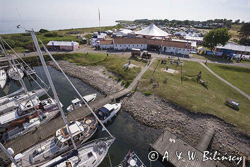 Port, namiot koncertowy i camping na wyspie Tunoz okazji Tuno festival 2-5 lipca 2015, Kattegat, Dania