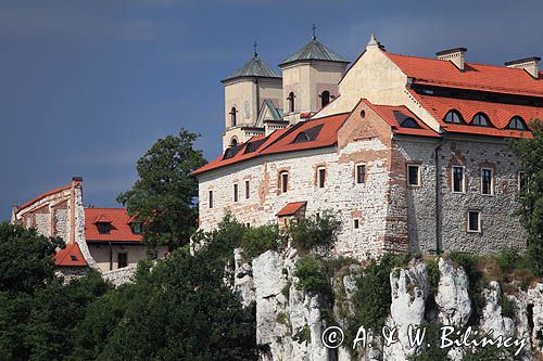 Opactwo, klasztor Benedyktynów w Tyńcu nad rzeką Wisłą