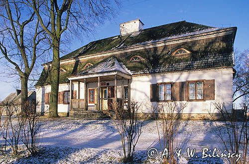 Mazowsze, Uniszki Zawadzkie, dwór klasycystyczny z XiX wieku