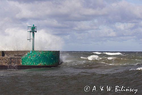 sztorm w główkach portu Ustka