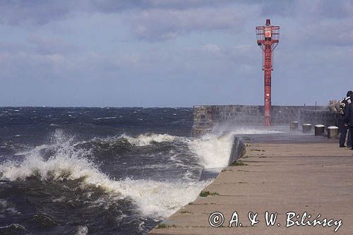 sztorm w główkach portu Ustka