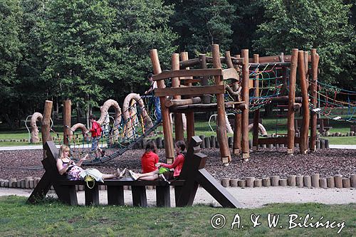 plac zabaw dla dzieci w parku miejskim w Ventspils, Windawa, Łotwa Ventspils, Latvia