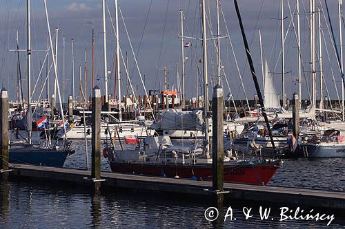 port jachtowy na wyspie Vlieland, Wyspy Fryzyjskie, Holandia, Waddensee, Morze Wattowe