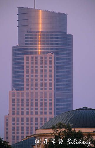 Warszawa, wieżowiec Warsaw Trade Tower w centrum