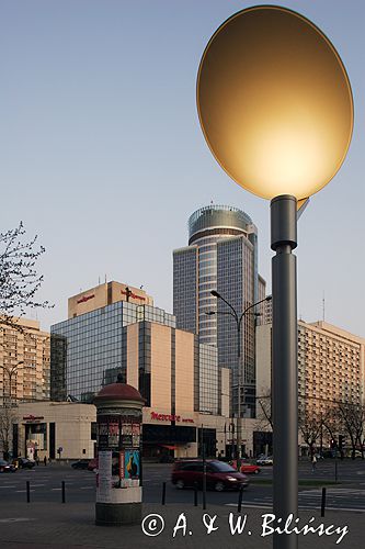 Warszawa na rogu ulic Jana Pawła II i Grzybowskiej Hotel Mercury i wiezowiec TPSA