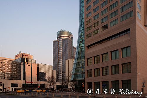 Warszawa na rogu ulic Jana Pawła II i Grzybowskiej Hotel Westin i wieżowiec TPSA