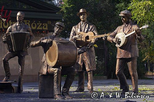 Warszawa, Praska Kapela Podwórkowa, fragment pomnika na Starej Pradze