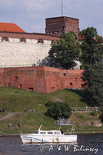 rzeka Wisła, szlak wodny Wisły, Bulwar Czerwieński i Wawel, Kraków, Małopolska