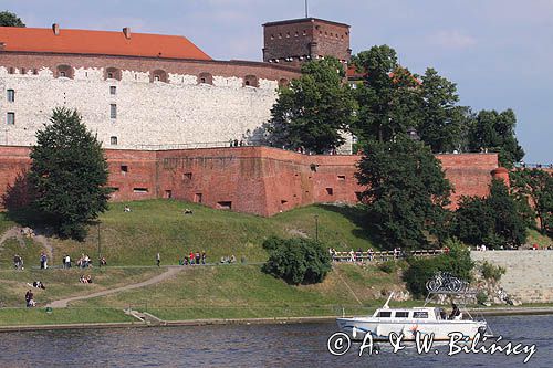 rzeka Wisła, szlak wodny Wisły, Bulwar Czerwieński i Wawel, Kraków, Małopolska