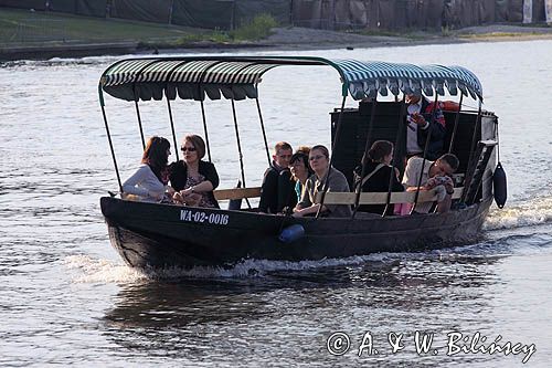 tramwaj wodny, gondola, rzeka Wisła, szlak wodny Wisły, Kraków, pod Wawelem, Małopolska