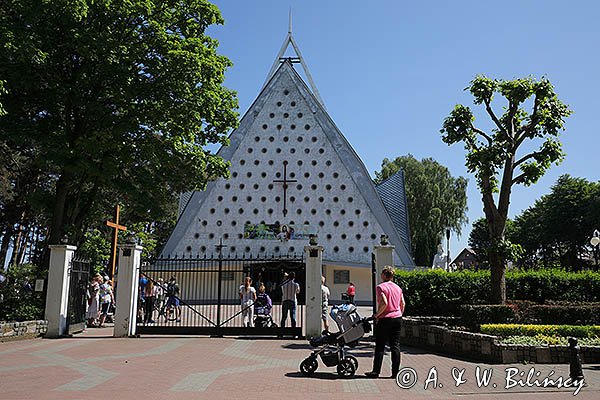 Władysławowo, kościół parafialny pw. Wniebowzięcia Najświetszej Marii Panny