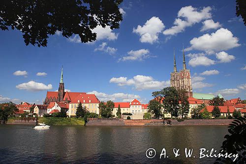 Wrocław, Ostrów Tumski, rzeka Odra, katedra i Kościół św. Krzyża