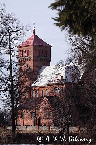 Wsola, kościół w stylu neoromańskim pod wezwaniem św. Bartłomieja, zbudowany w latach 1918-30, w miejscu poprzedniego z 1629 roku