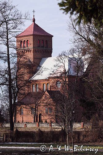 Wsola, kościół w stylu neoromańskim pod wezwaniem św. Bartłomieja, zbudowany w latach 1918-30, w miejscu poprzedniego z 1629 roku