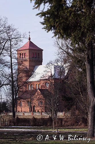 Wsola, kościół w stylu neoromańskim pod wezwaniem św. Bartłomieja, zbudowany w latach 1918-30, w miejscu poprzedniego z 1629 roku