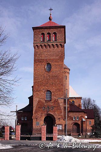 Wsola, kościół w stylu neoromańskim pod wezwaniem św. Bartłomieja, zbudowany w latach 1918-30, w miejscu poprzedniego z 1629 roku