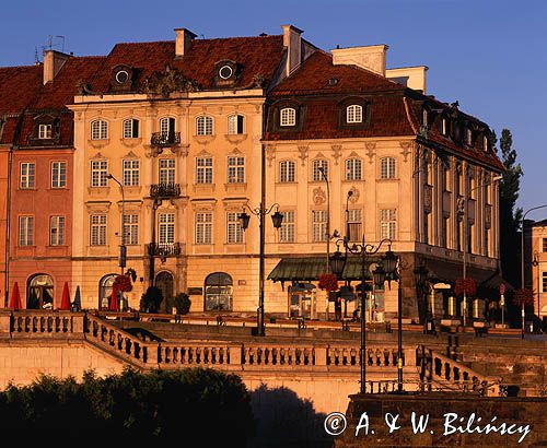 Warszawa, kamienice na Krakowskim Przedmieściu nad Trasą W-Z