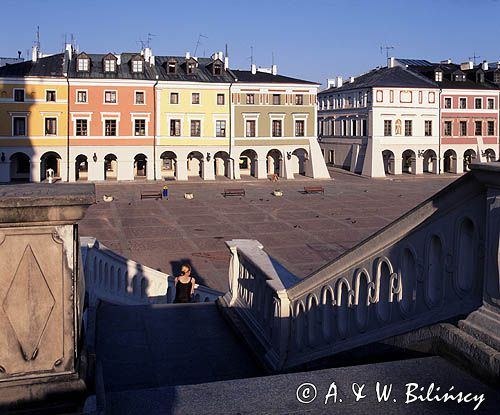 Zamość, rynek, kamienice, schody do Ratusza