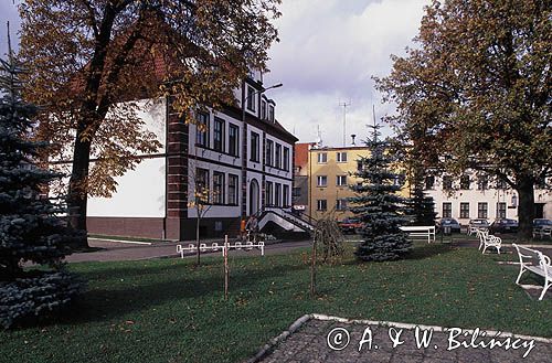 Złocieniec, ratusz i rynek