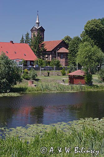 Marzęcino nad Kanałem Panieńskim, kościół parafialny który pochodzi z XIX w. pw. Niepokalanego Poczęcia NMP o konstrukcji ryglowej tzw. mur pruski., żuławy