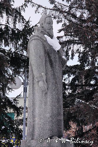 Zwoleń, pomnik Jana Kochanowskiego w parku na placu Jana Kochanowskiego, Miasto Jana Kochanowskiego