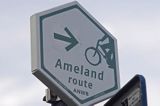 znak szlaku rowerowego, Wyspa Ameland, Wyspy Fryzyjskie, Holandia, Waddensee, Morze Wattowe