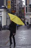 w deszczu, Amsterdam, Holandia