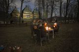 Kolacja przy cerkwi w Smolniku, Bieszczady Dniem i Nocą, Bieszczady