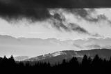 Wędrujące mgły i chmury, Widok na pasmo żuków z Doliny żłobka, Bieszczady