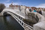 Na moście Ha Penny Bridge, Dublin, Irlandia