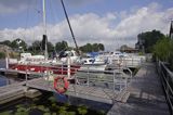 port jachtowy na farmie Luhrs Hohner Fahre na kanale Eider, Der Eiderkanall, Schleswig-Holsteinischer Canal, Niemcy