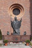 Elbląg, Kościół św. Mikołaja i pomnik papieża Jana Pawła II
